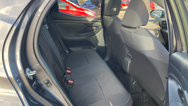 Toyota Yaris 1.5 Hybrid Design 5dr CVT Hybrid Hatchback